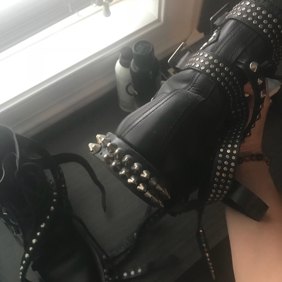 Saint Laurent Signature Ranger Studded Boots - Picture 5 of 6